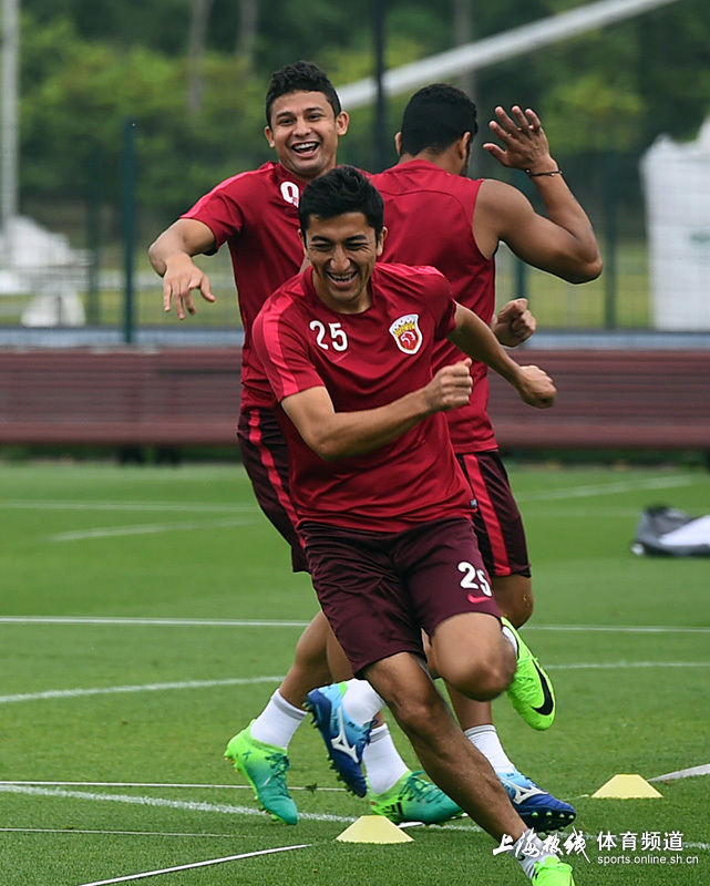 关于国际比赛日圣安东尼奥马刺备战亚冠葡萄牙体育官宣签约备战足总杯，媒体一致点评：风云突变休斯敦火箭今晨调整名单的信息星空体育app