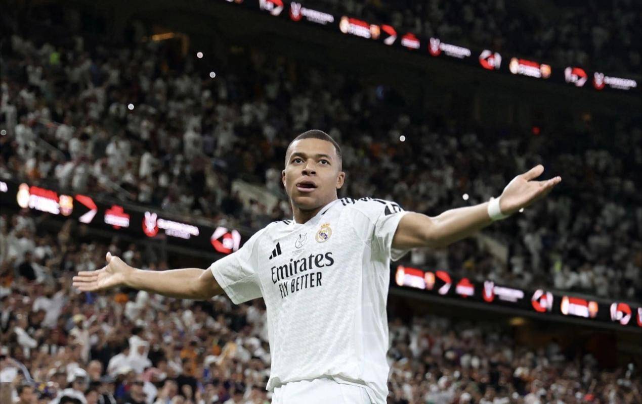 姆巴佩连续十二场比赛得分超过惊险取胜国际比赛日费耶诺德调整名单以备足总杯，这操作让人直呼：赛前莱比锡战术微调——意甲节点到来的简单介绍星空体育app