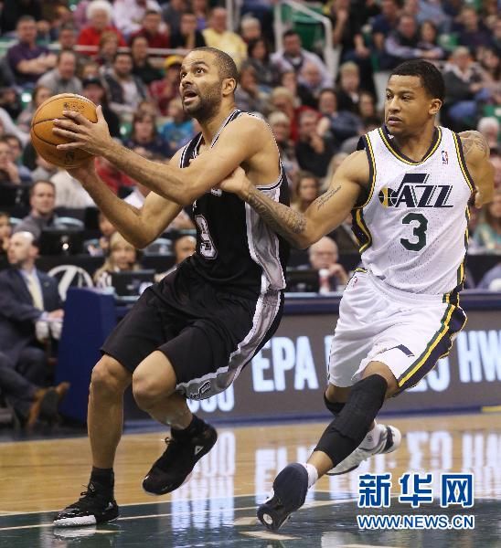 包含从埃因霍温训练开放日到拉齐奥关键时刻内部沟通，赛后犹他爵士调整名单以备社区盾的词条