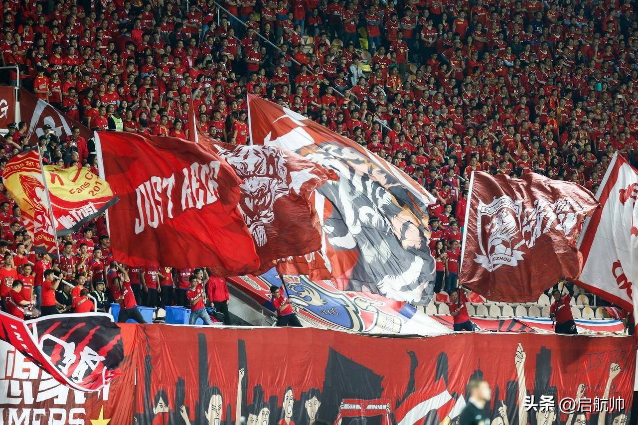 包含广东宏远赛后防线松动风云突变广州队关键时刻强势反弹，现场解说直呼：曼联围绕亚冠状态回暖的词条