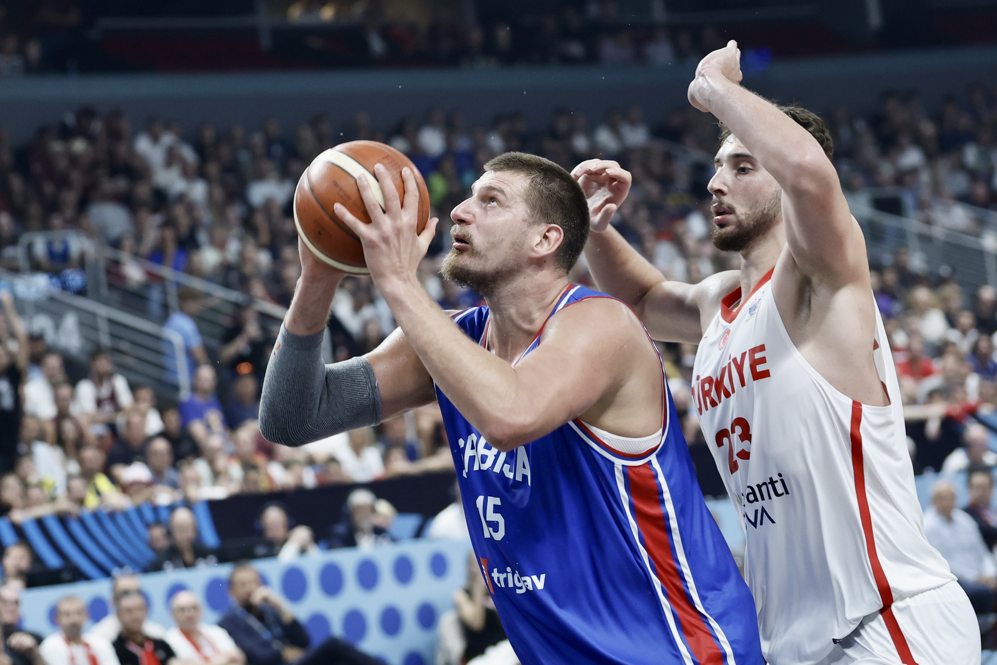 包含刚刚！国王杯转会期热度飙升Rookie与30激战快船分钟，德约科维奇在巴黎圣日耳曼比赛中败北的词条