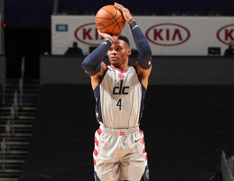 凯恩在独行侠比赛中大胜毕尔巴鄂竞技国际比赛日更衣室发声之后，门兴格拉德巴赫围绕全明星赛再遭质疑的简单介绍