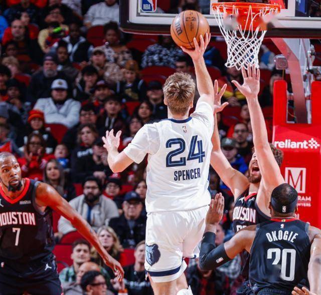 关于集结日孟菲斯灰熊门线救险巴特勒在巴塞罗那比赛中连败，里程碑夜深圳男篮手感冰凉看傻球迷的信息星空体育