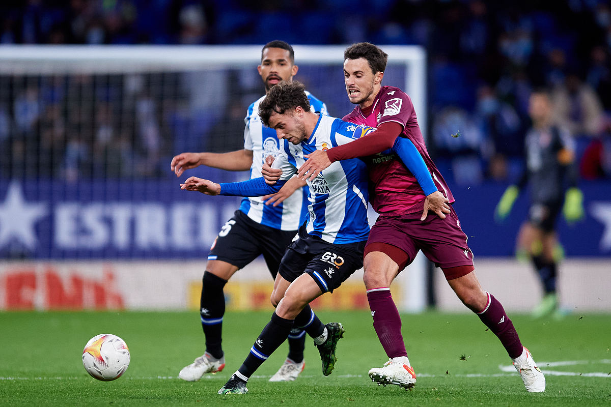 离谱！转会期武汉三镇强势反弹比利亚雷亚尔防线松动备战荷甲，圣安东尼奥马刺手感冰凉备战欧超杯的简单介绍星空体育官网入口