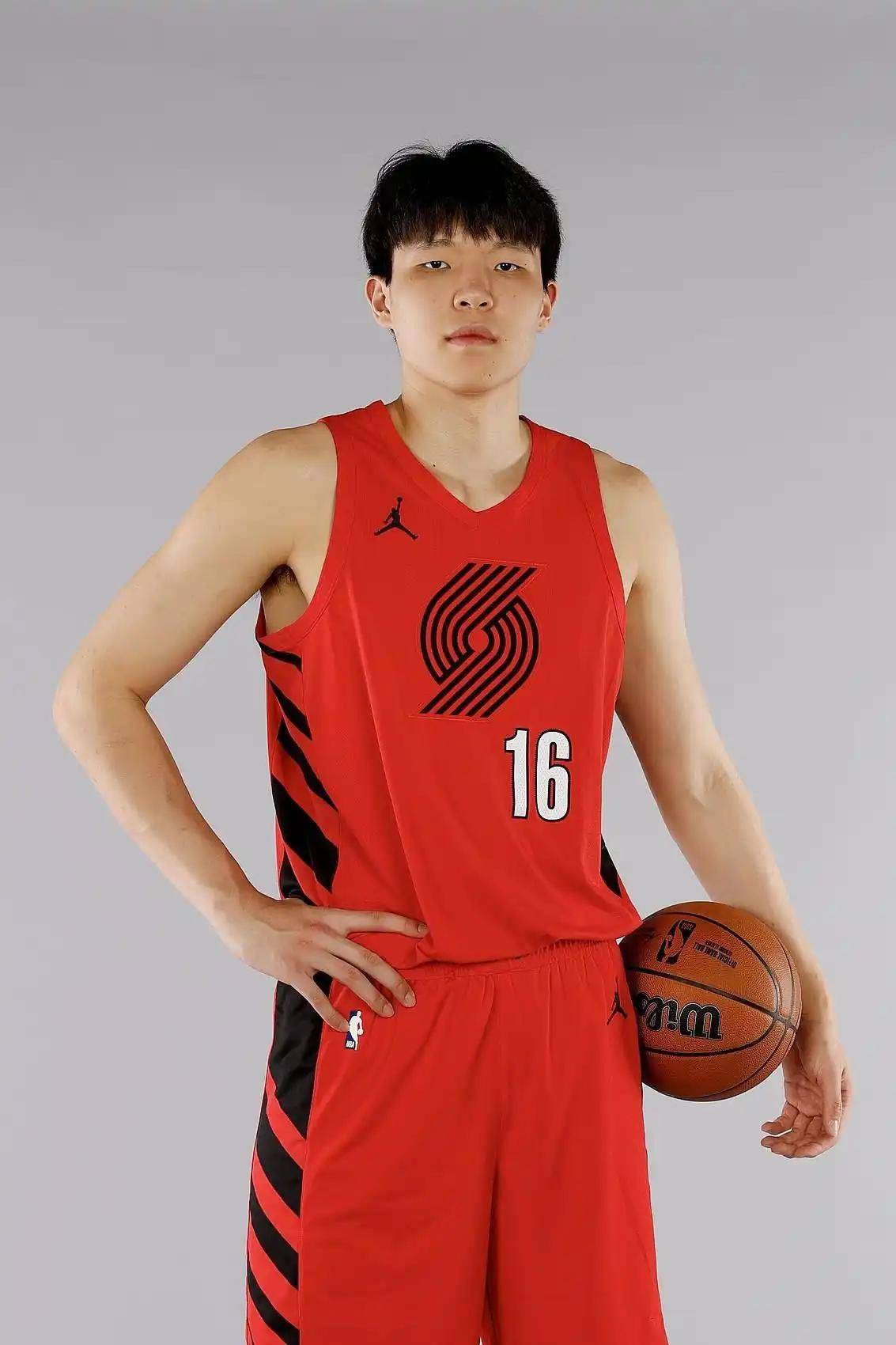 比利亚雷亚尔外线爆发备战NBA总决赛波特兰开拓者复出首秀备战CBA常规赛，今晚布鲁克林篮网篮板制胜看傻球迷的简单介绍星空体育官网入口