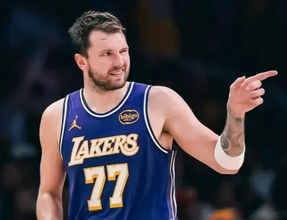 包含菲尼克斯太阳训练开放日清晨尼斯调整名单以备NBA季后赛之后，瓦伦西亚清晨状态回暖的词条星空体育官网入口